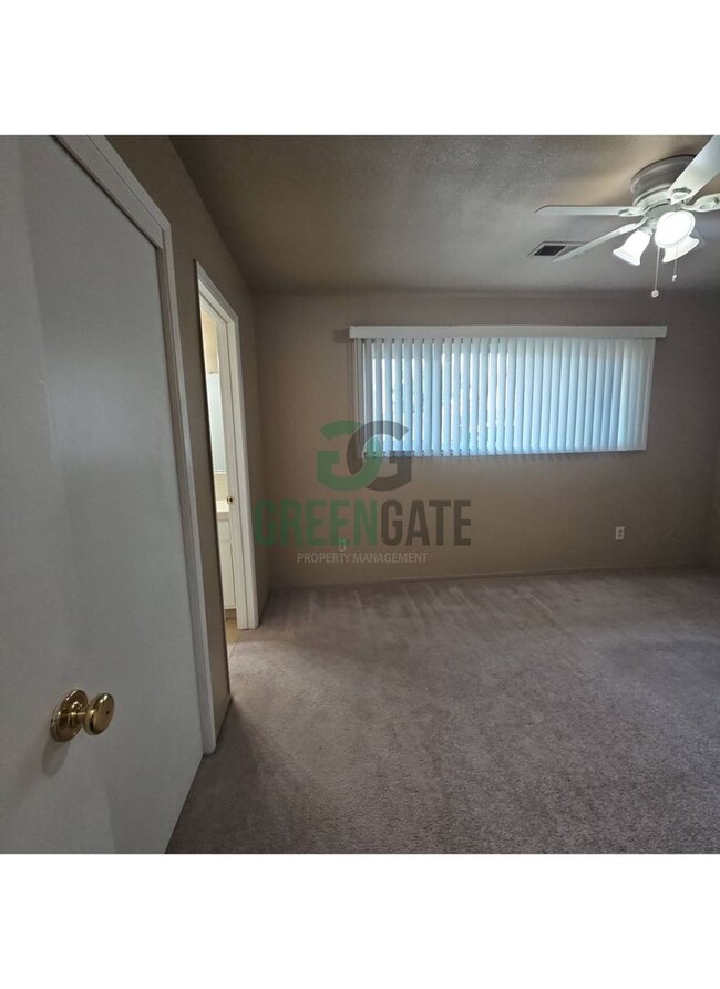 Building Photo - 3 Bedroom 2 Bath Modesto home available!!