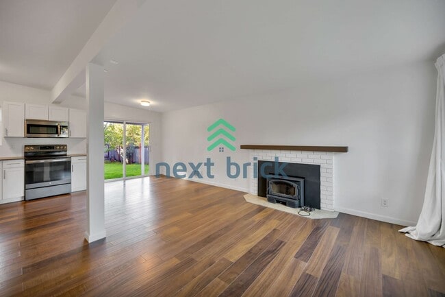 Building Photo - 2 Bed and 2 Bath Single Family is Availabl...