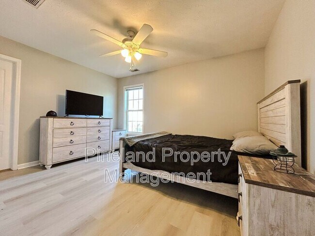 Building Photo - 341 Kingdom Estate Dr