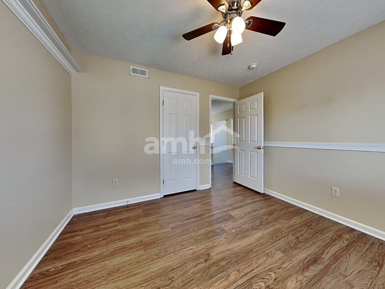 Building Photo - 9937 Whispering Pine Dr