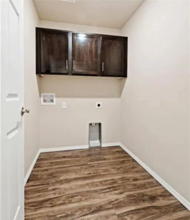 Building Photo - 2117 Cedar Cir