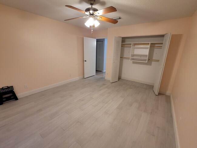Building Photo - 7189 Catalina Way