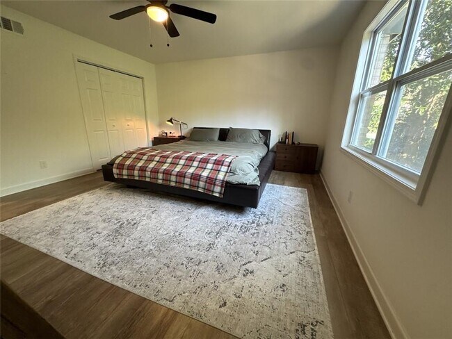 Building Photo - 275 Winding River Dr