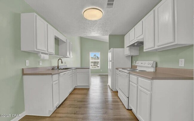 Primary Photo - 9030 Houston St