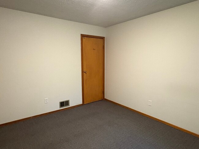 Building Photo - 1543 Hubbard Rd