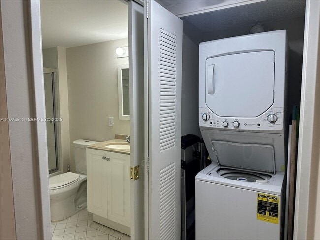 Building Photo - 901 SW 141st Ave