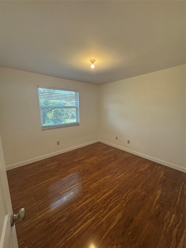 Building Photo - 9929 NW 9th Ct