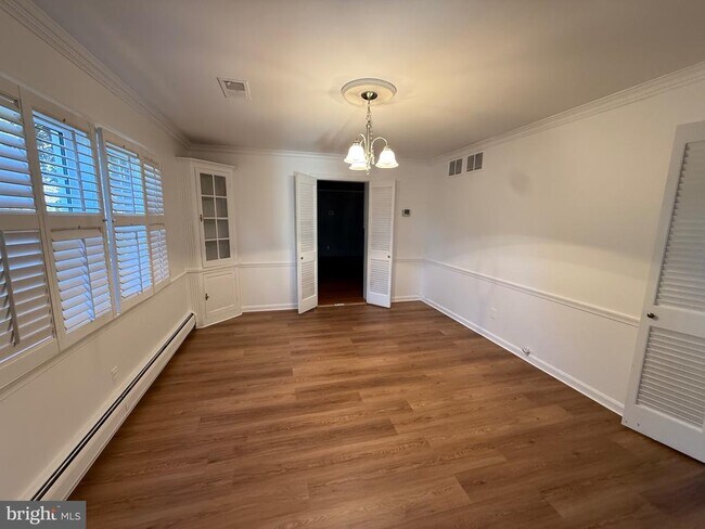 Building Photo - 9616 Burke View Ave