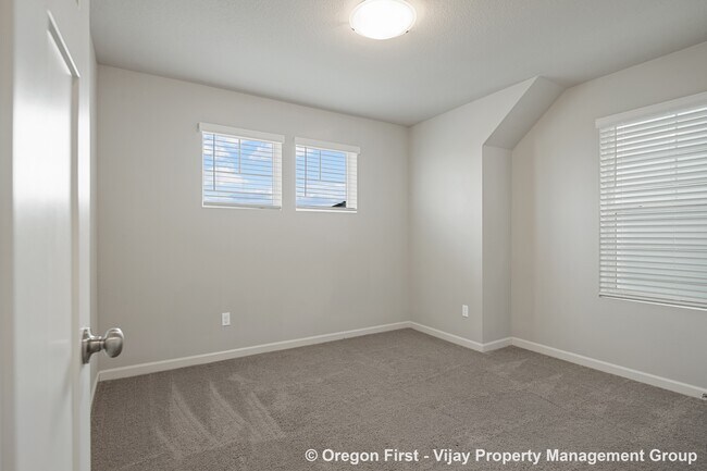 Building Photo - 3662 SE 67th Ave