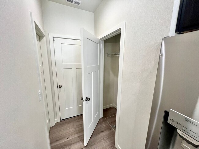 Building Photo - AVAILABLE NOW! 3BD 2.5 BATH TUMWATER LIVING