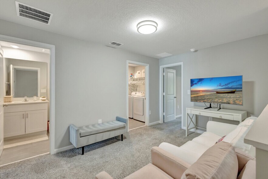 Building Photo - 396 SE Sea Hunt Way