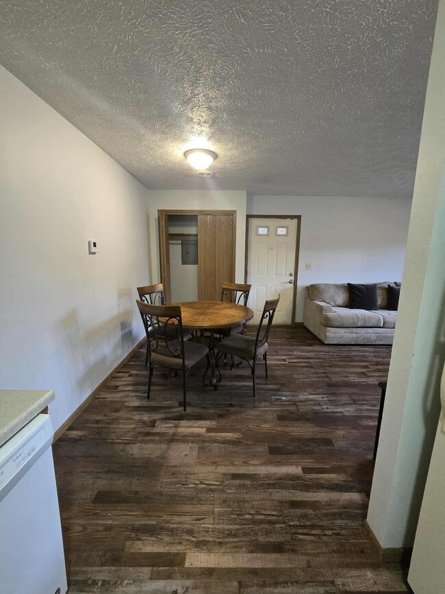 Building Photo - 115 Holly Dr