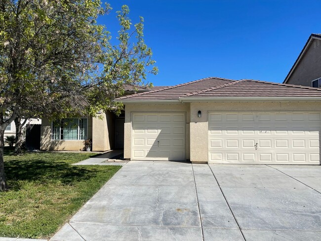 Building Photo - 50% OFF FIRST MONTH'S RENT!! MOVE-IN READY – THIS ONE WILL GO FAST!