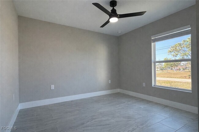 Building Photo - 3339 NE 13th Ave