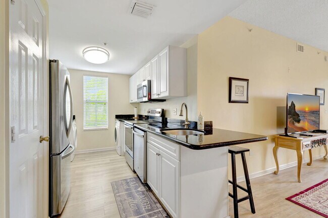Building Photo - 2060 Greenview Shores Blvd