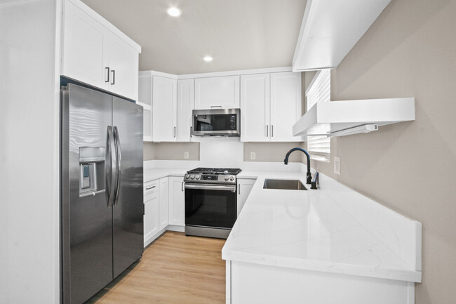 Kitchen - 16002 S Myrtle Ave