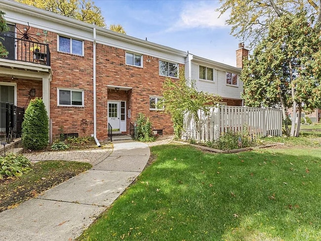 Building Photo - 750 Trailwood Path