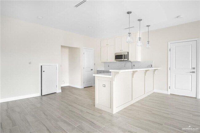 Building Photo - 2609 E Solar Dr