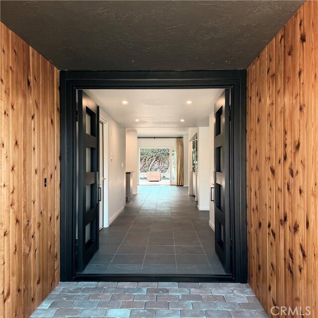 Building Photo - 15999 Via De Las Palmas