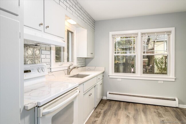 Building Photo - 9 Nicholas Square