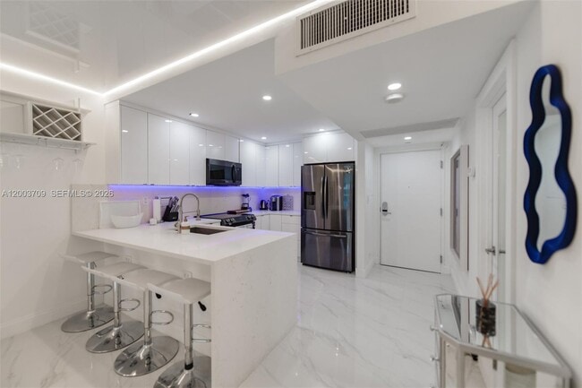 Building Photo - 2301 Collins Ave