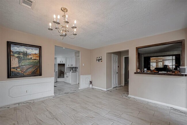 Building Photo - 811 Loire Ln