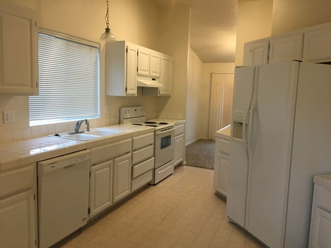 Building Photo - Great SW Bend Home Close To The Old Mill!