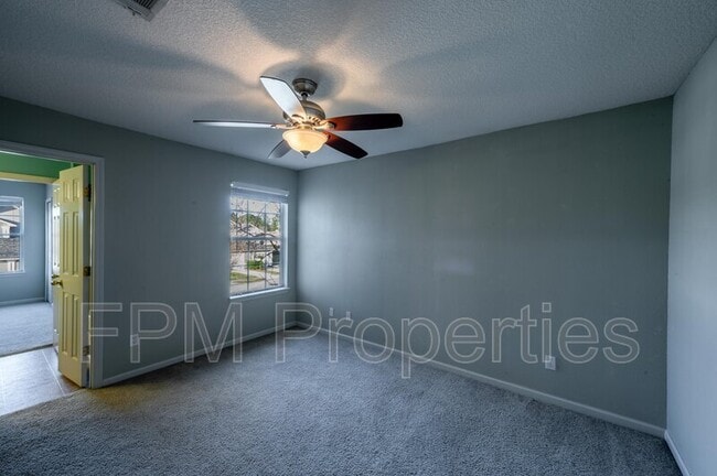 Building Photo - 807 Scrub Jay Dr