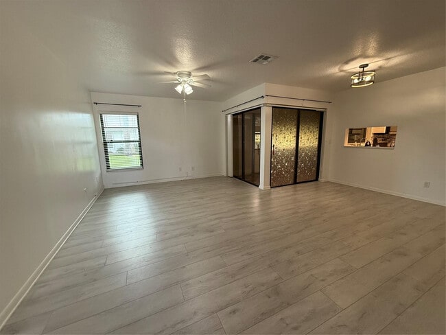 Building Photo - 6101 Woodlake Blvd