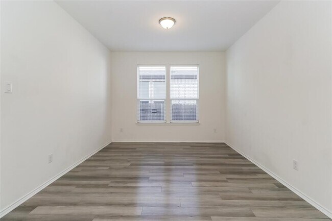 Building Photo - 1621 Stinnett Dr