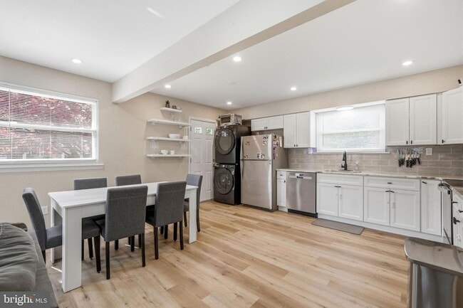 Building Photo - 114 Grandview Ave