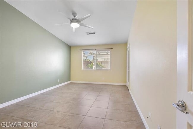 Building Photo - Single Story Townhome in Mountain Gate Community COMING SOON!