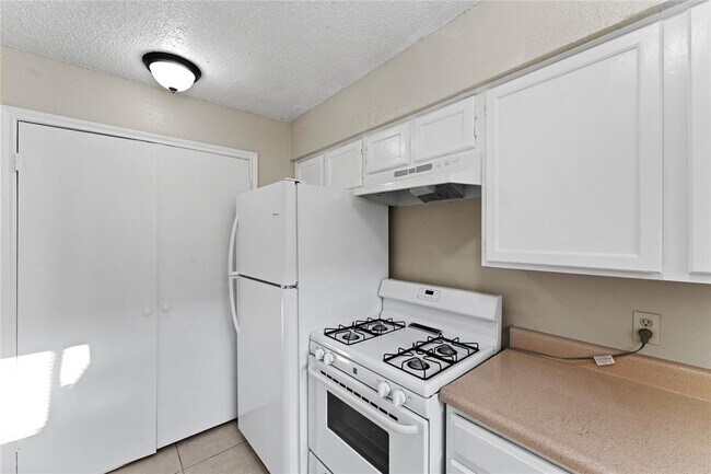 Building Photo - 5810 Twisted Pine Ct