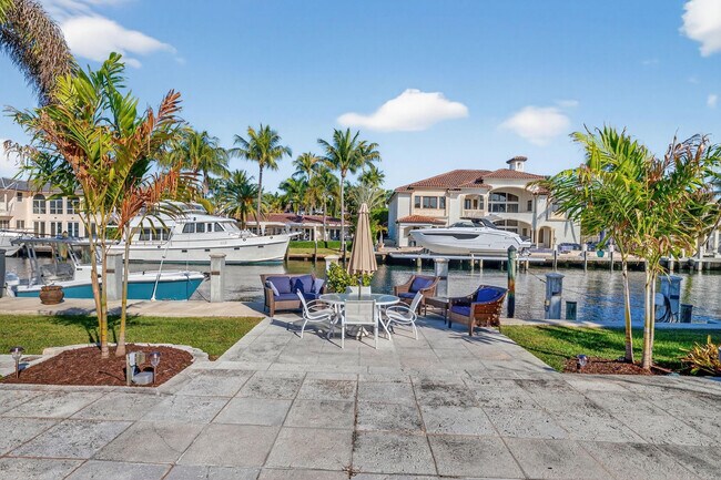 Building Photo - 2871 NE 26th Ct