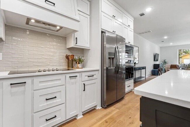 Building Photo - 4120 W Olive St