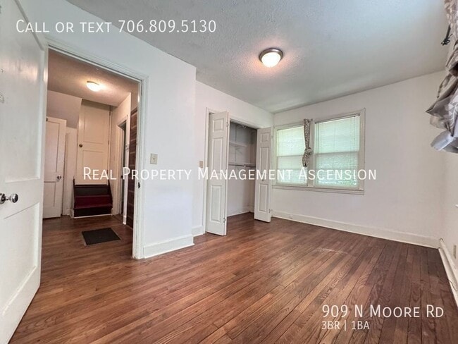 Building Photo - 909 N Moore Rd