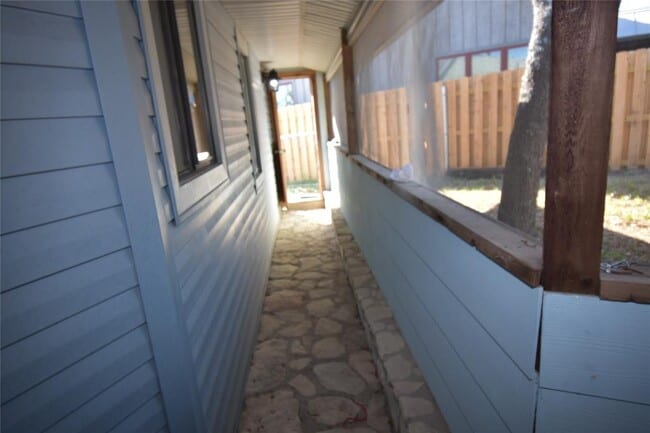 Building Photo - 609 Nomad Dr