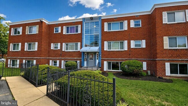 Building Photo - 3839 Hamilton St