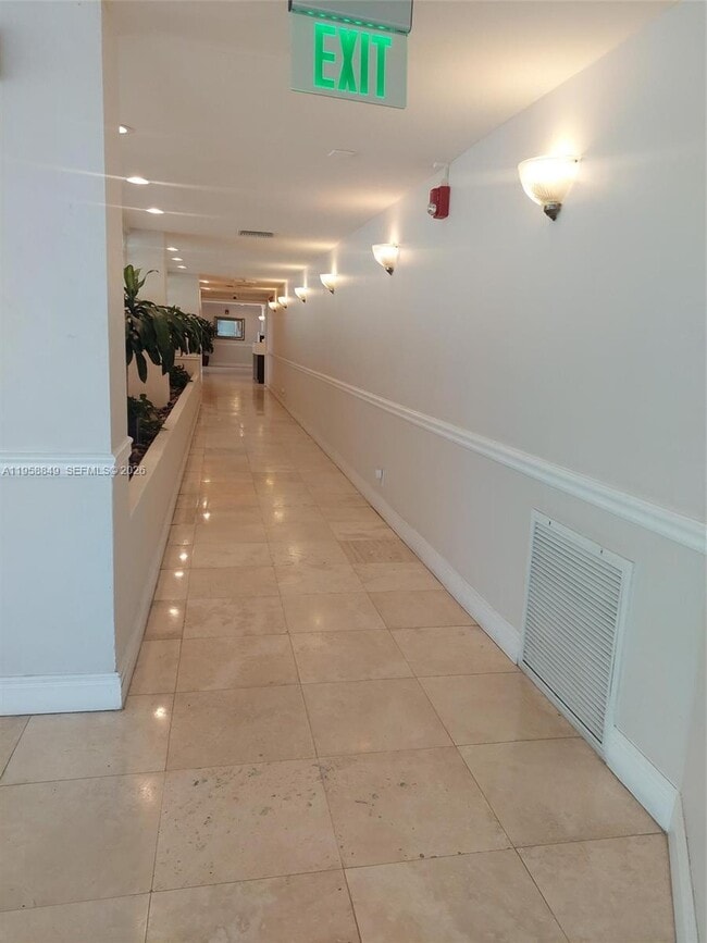 Building Photo - 5313 Collins Ave