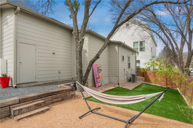 Building Photo - 1609 J J Seabrook Dr