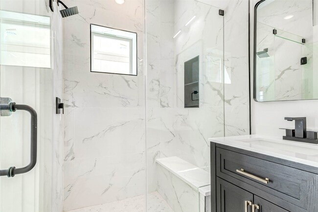 Building Photo - 5638 Dolores St