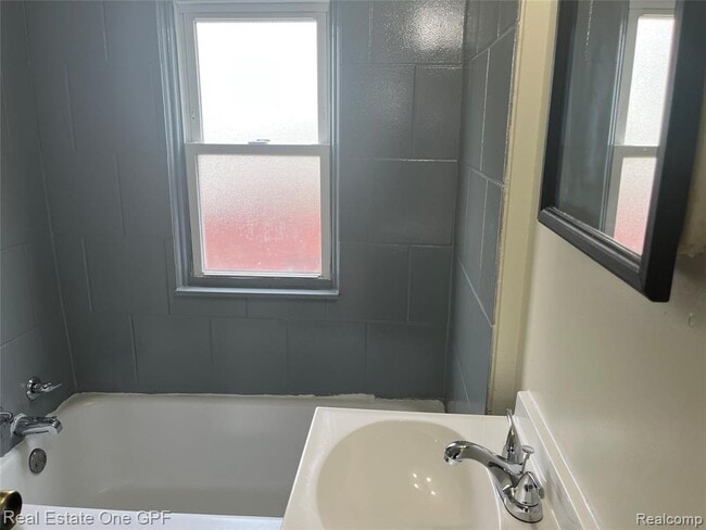 Building Photo - 8242 Maxwell Ave