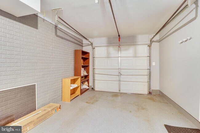 Building Photo - 4037 Fairfax Center Hunt Trail