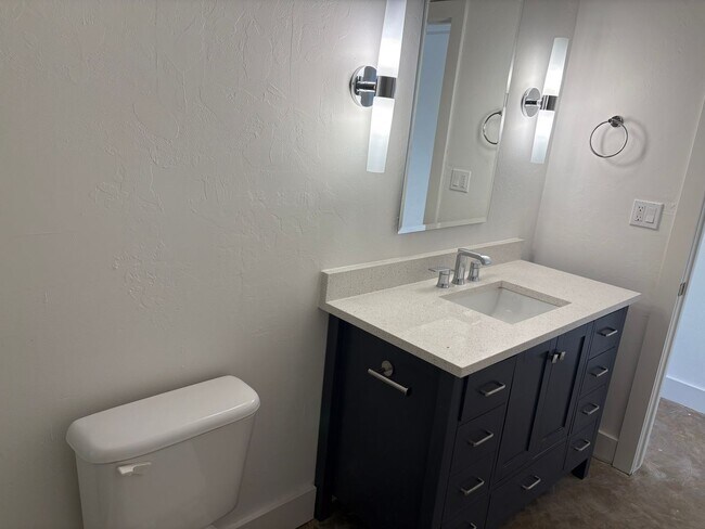 Building Photo - One bedroom loft in Midtown OKC!