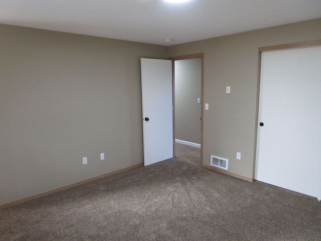 Building Photo - 3 Bedroom, 2 Bathroom Home on 2 Acres on Lower Side of Juniper Canyon - Available Now!