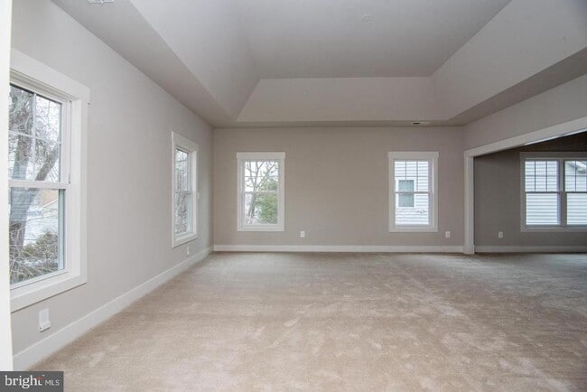 Building Photo - 6928 Regent Ln