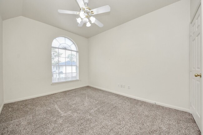 Building Photo - 1802 Whispering Forest Dr