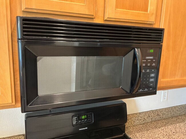 Building Photo - 2 bedroom 2 bathroom Condo