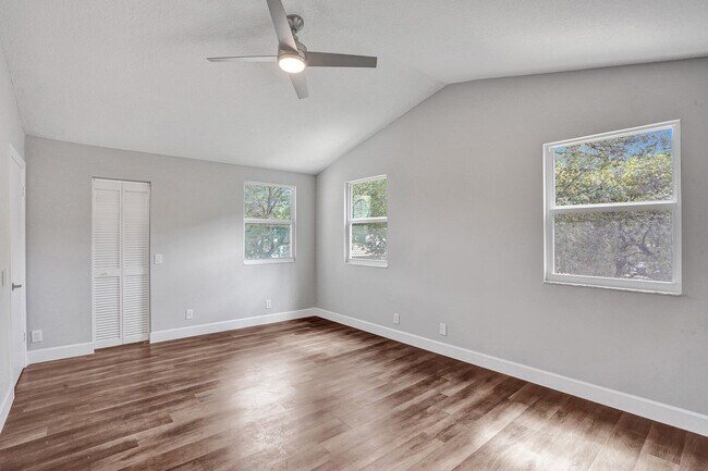 Building Photo - 9821 NW 5th Pl