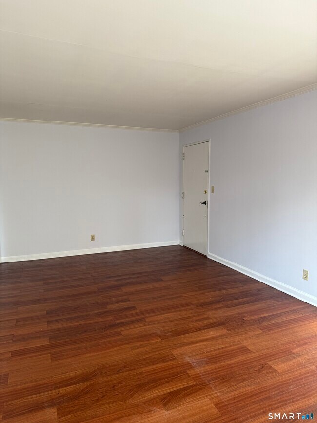 Building Photo - 1084 E Main St